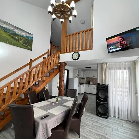 Hill بيت خشبي Zărneşti